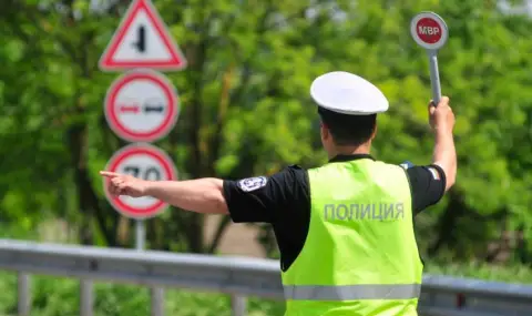 A bread truck overturned on the Varna-Ruse road  - 1