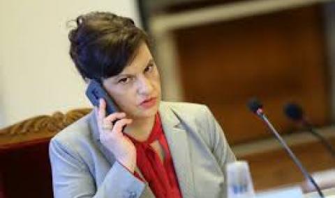 Дариткова: Безотговорно е да тласнем страната към друга криза - 1