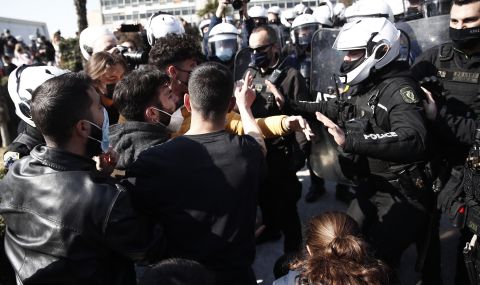 Хиляди студенти на протест в Гърция - 1