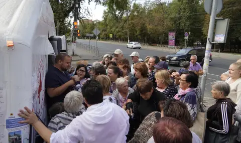 Evacuation and tension along the Russian-Ukrainian border: over 30,000 people relocated  - 1