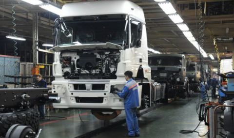КамАЗ спря производството на камиони - 1