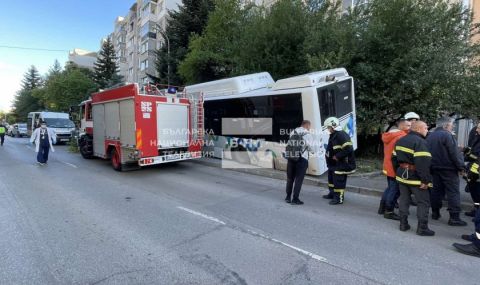 Тежка катастрофа с автобус на градския транспорт в София, има ранени - 1