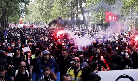 Протести в цяла Франция срещу плановете за повишаване на възрастта за пенсиониране - 1