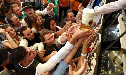 Започна най-големият бирен фестивал в света (СНИМКИ) - 1