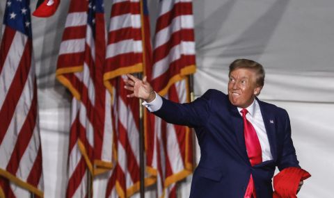 Тръмп хвърлял в тоалетната скъсани документи  - 1