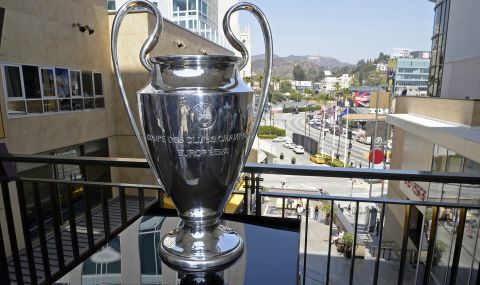 Трофеят на Шампионската лига изложен пред НДК - 1