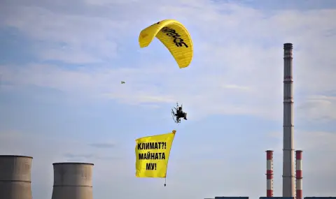 „Грийнпийс“ – България прелетя с радикално послание над втория по големина ТЕЦ у нас - 1