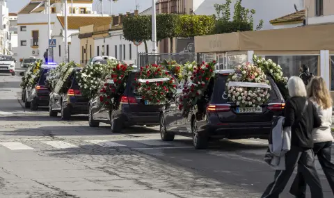 Броят на жертвите на железопътната катастрофа в Испания достигна 45 - 1