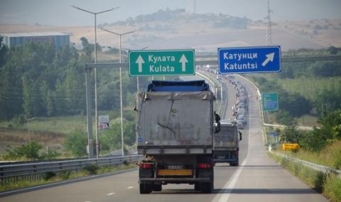 Отново километрична опашка на "Кулата" - 1