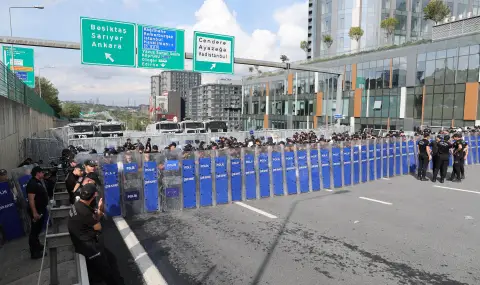 Десет ръководители на турски медиен холдинг са задържани - 1