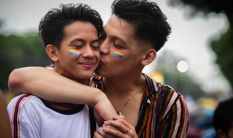Балканска страна позволи на гейовете да осиновяват деца - 1