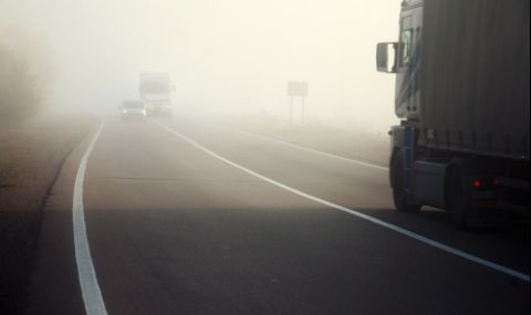 Челен удар между камион и автобус до Нова Загора, има загинал - 1