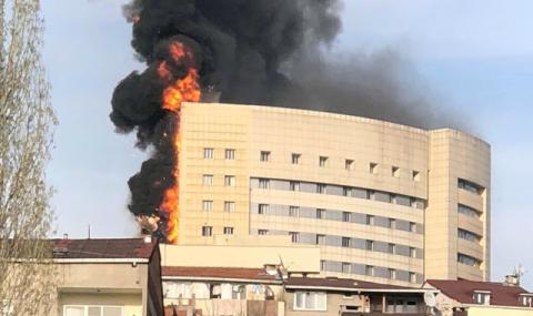 Огромен пожар в истанбулска болница - 1