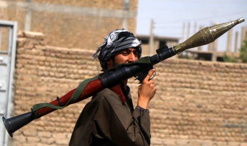 Афганистан: Стотици членове на силите за сигурност се предадоха на талибаните - 1