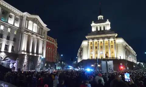 Аламанов: Само за герберите: Не, бе, наглеци, не сме против еврото. Даже ние сме повече за еврото от вас - 1