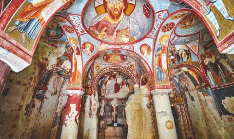 Откриха стенописи на 700 години и най-старата датирана греда в църква в Румъния - 1