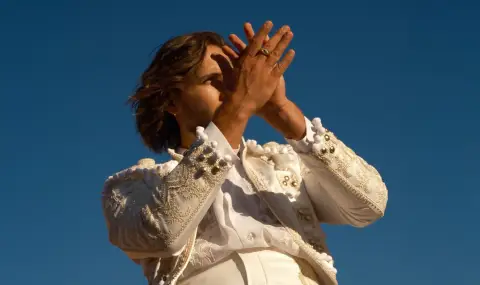 Папи Ханс влиза в дуел с любовта в песента „Едно“ (ВИДЕО) - 1