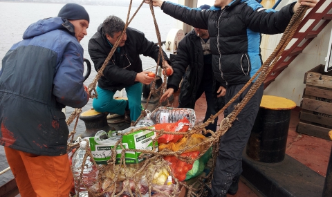 БЧК помага на бедстващи украински моряци - 1