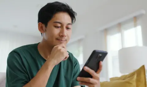 Китайски студент се парализира след постоянно ровене в смартфона - 1