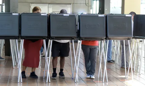The US Supreme Court has banned the use of student ID cards for voting in New Hampshire - 1