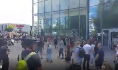Евакуират се хората от софийски мол, включени са и сирени  - 1