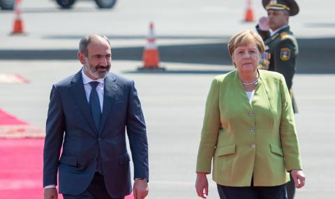Меркел избегна думата &quot;геноцид&quot; в Армения - 1