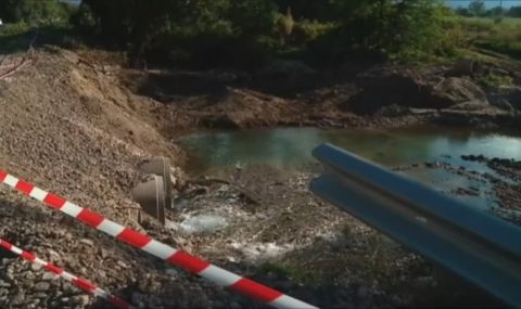 Първата питейна вода от държавния резерв пристига в наводнените села в Карловско - 1
