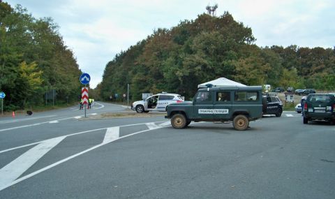 Военен прокурор за инцидента с камиона: Задържани са 35 мигранти - 1