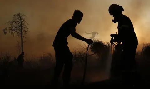 Горски пожар край Атина наложи евакуация в предградието Крионери - 1