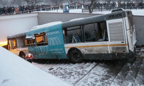Ужасяваща трагедия с автобус в Русия (ВИДЕО) - 1