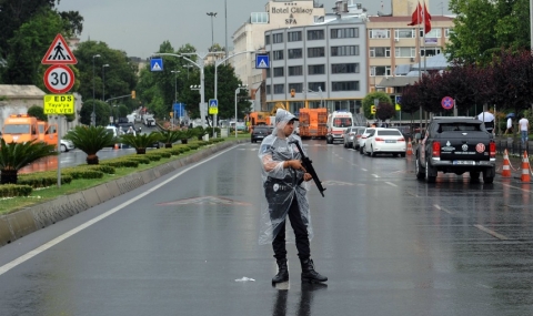 Турската полиция задържа четирима души - 1