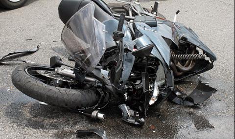Млад мотоциклетист пострада тежко във Варна - 1