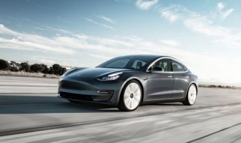 Tesla разкри колко често се блъскат автомобилите ѝ - 1