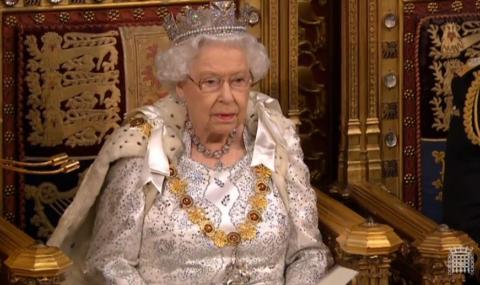 За 66 години кралица Елизабет II прави това едва за трети път (СНИМКИ) - 1