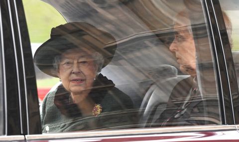 Кралицата почете просълзена паметта  на покойния принц Филип  - 1