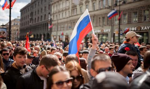 Повечето руснаци искат решителни промени в страната - 1