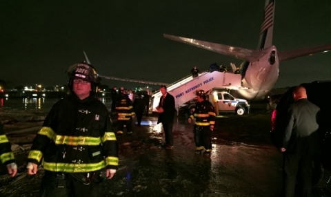 Самолетът на Майк Пенс излезе от пистата на летище - 1