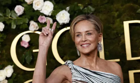 Шарън Стоун вдъхновява с вида си по черен сутиен на 68 г. (СНИМКА) - 1