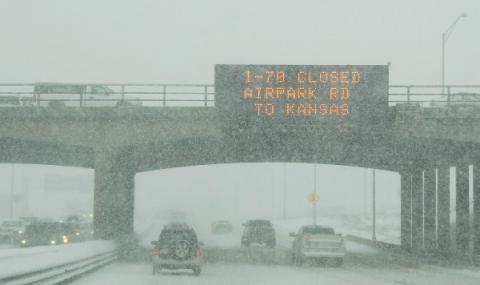 Снежни бури замразиха транспорта в САЩ - 1