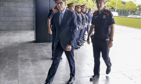 EU court rejects appeal by Catalan separatists Puigdemont and Comin  - 1