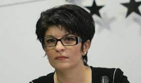 Десислава Атанасова призова за реакция срещу Русия от Радев и Янев - 1