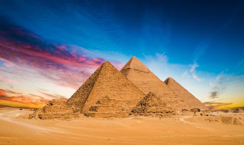 "Портал от светлина" се появи до Египетските пирамиди - 1
