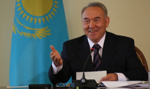 Сенатът на Казахстан: Назарбаев да определи дата за предсрочни президентски избори - 1