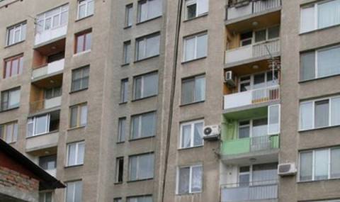 Жена се хвърли от 7-ия етаж в Пловдив - 1