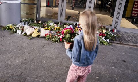 Молът в Копенхаген, в който въоръжен уби трима души, отново отваря врати  - 1