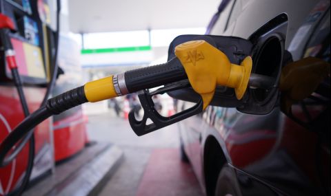 Бензиностанциите използват момента да натрупат печалба, каза Асен Василев - 1