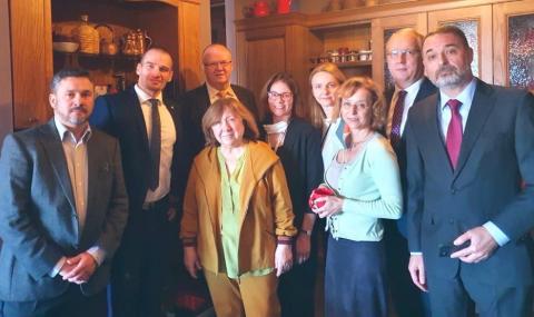 Европейски дипломати спасиха от арест беларуска писателка - 1