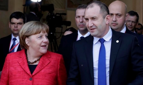 Радев и Меркел си обещаха сътрудничество - 1