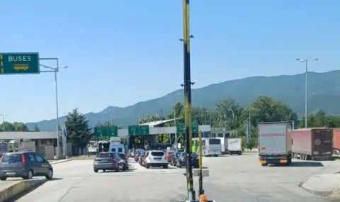 Интензивен трафик на камиони на излизане в част от граничните пунктове със Сърбия и Румъния - 1
