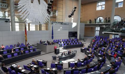 Маските стават задължителни в германския Бундестаг - 1